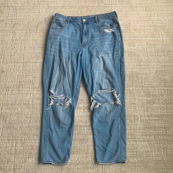American Eagle Distressed Ripped High Rise Mom Jean Women 14 Short - Picture 1 of 7